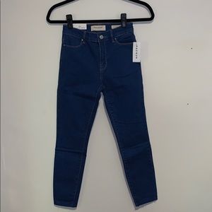 High-rise ankle jegging